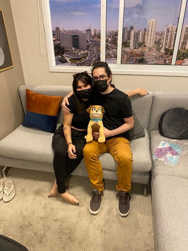 Clientes do Guilherme Azevedo comemorando a compra do imóvel